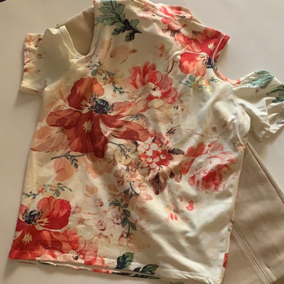 Mock Neck Bare Shoulder Floral Top Size M - Picture 4 of 4